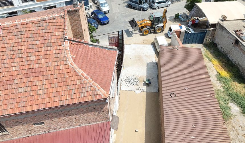 Nazilli’de bir yol daha yenilendi.. Belediye ekipleri dur durak bilmiyor
