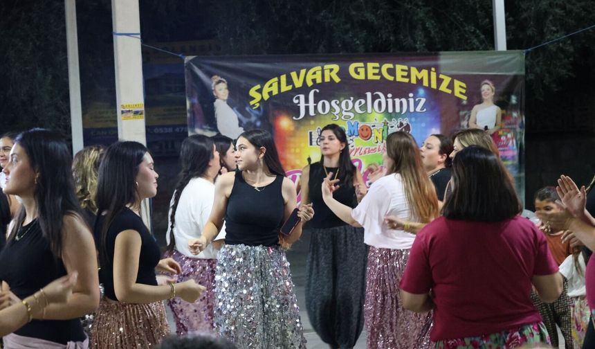 Yamalak’ta şalvar gecesi coşkusu! Renkli görüntüler geceye damga vurdu