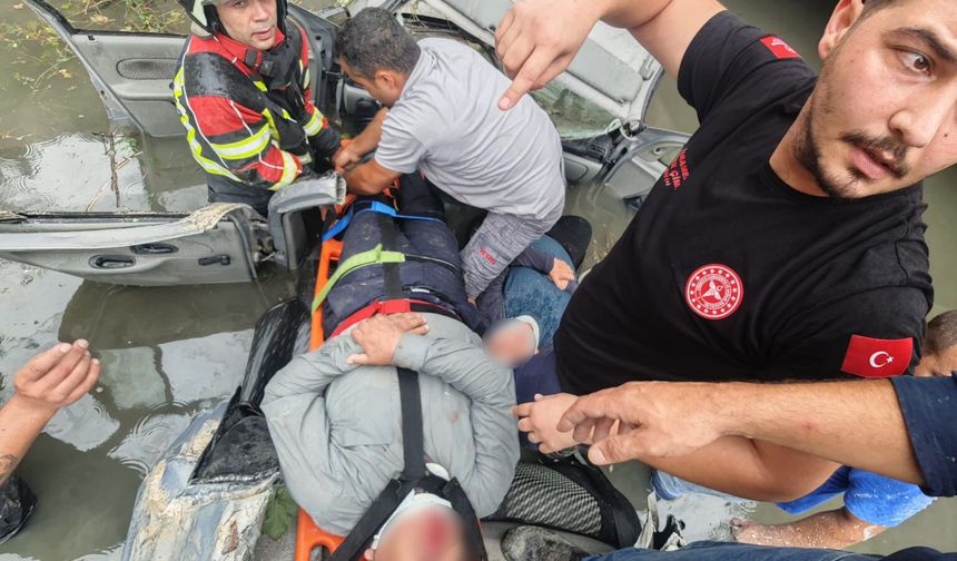 Karacasu’da otomobil kanala uçtu