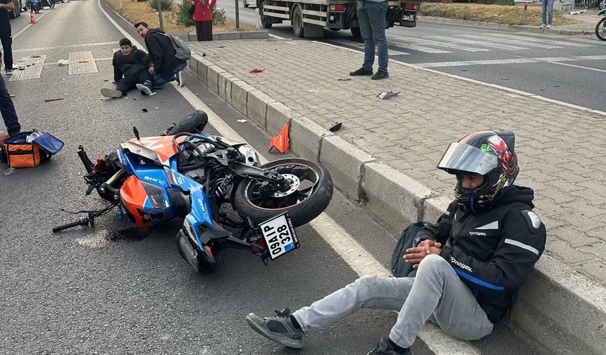 Umurlu’da motosikletler çarpıştı: 3 yaralı