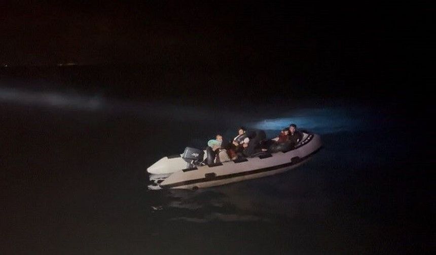 Sürüklenen bottaki 3’ü çocuk 7 düzensiz göçmen kurtarıldı