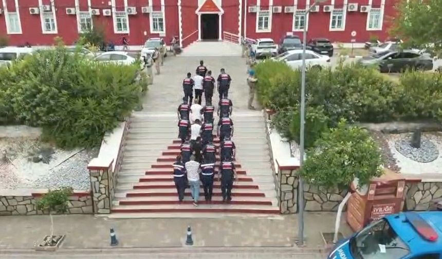 Güven kazanıp milyonluk alışveriş yaptılar, ödemeleri yapmayınca yakalandılar