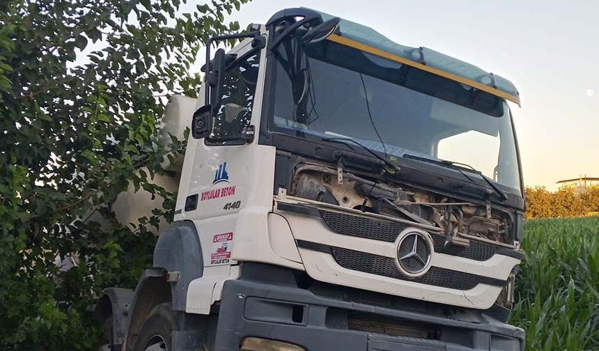 Kalp krizi geçiren beton mikserinin sürücüsü hastanede hayatını kaybetti