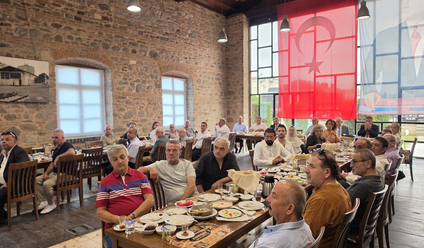 12 yaşında başladı, 51 yıldır makasının başında.. Nazilli’nin usta berberi 'Yılın Ahisi' seçildi