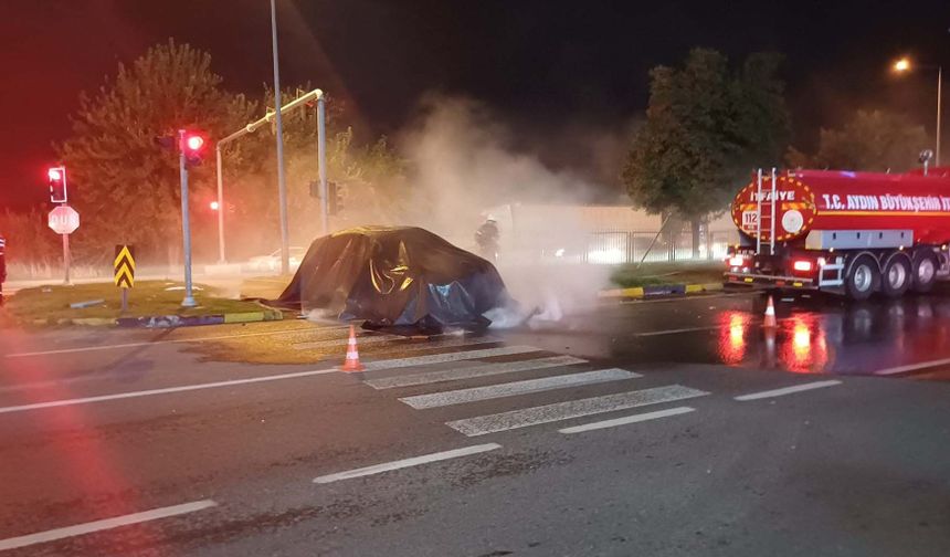 Tırla çarpışan otomobil küle döndü, alevler 3 saatte söndürüldü