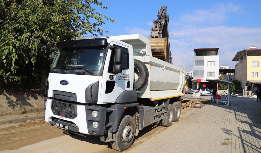 Nazilli Belediyesi'nden İstiklal Mahallesi'nde yol çalışması