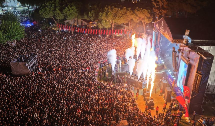 Aydınfest Gençlik Festivali’nin ilk gününde 70 bin Aydınlı doyasıya eğlendi