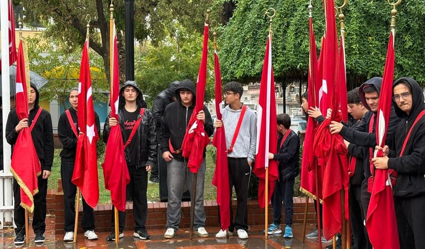 Nazilli’de 29 Ekim coşkusu.. Yağmura meydan okudular