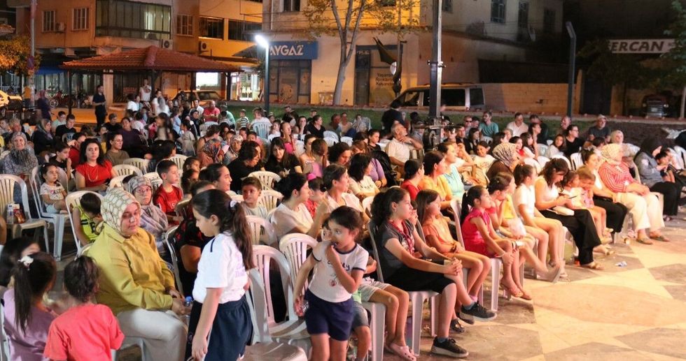 Başkan Çerçioğlu Yenipazar’da vatandaşları açık hava sineması ile buluşturdu