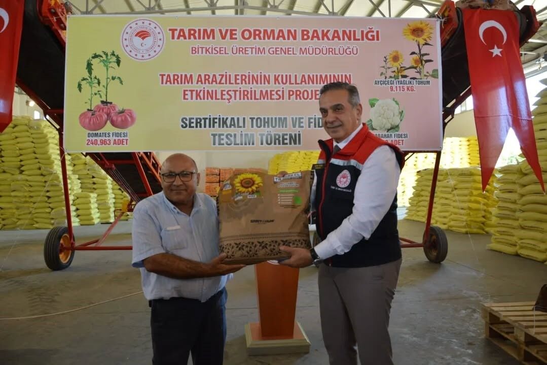 Aydın’da 9 Bin Kilo Ayçiçeği Dağıtıldı (1)
