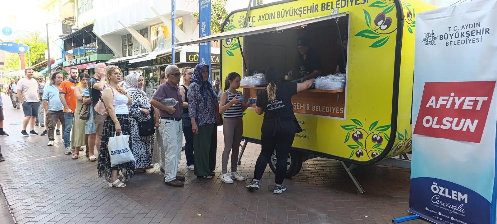 Aydın Büyükşehir'den Vatandaşlara Aşure Ikramı (4)