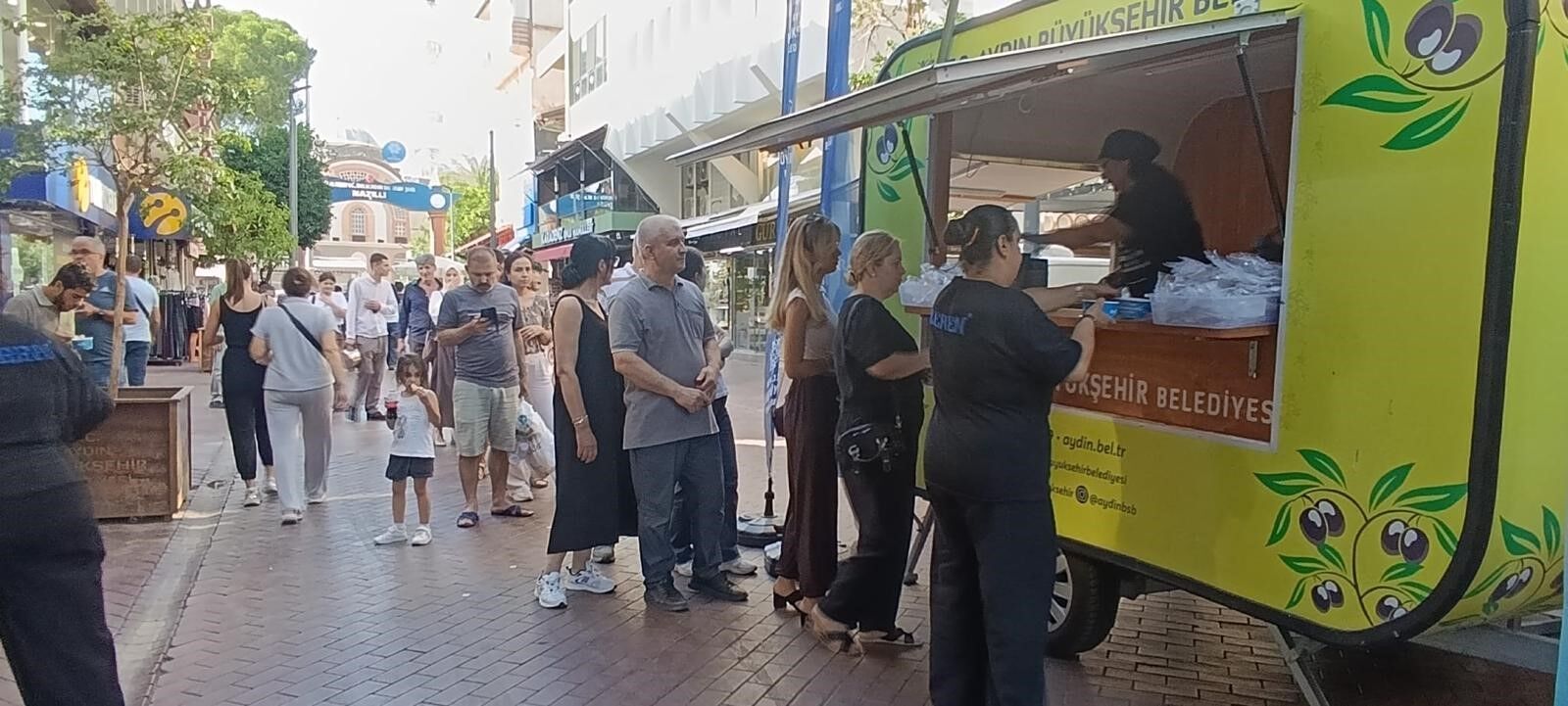 Aydın Büyükşehir'den Vatandaşlara Aşure Ikramı (6)