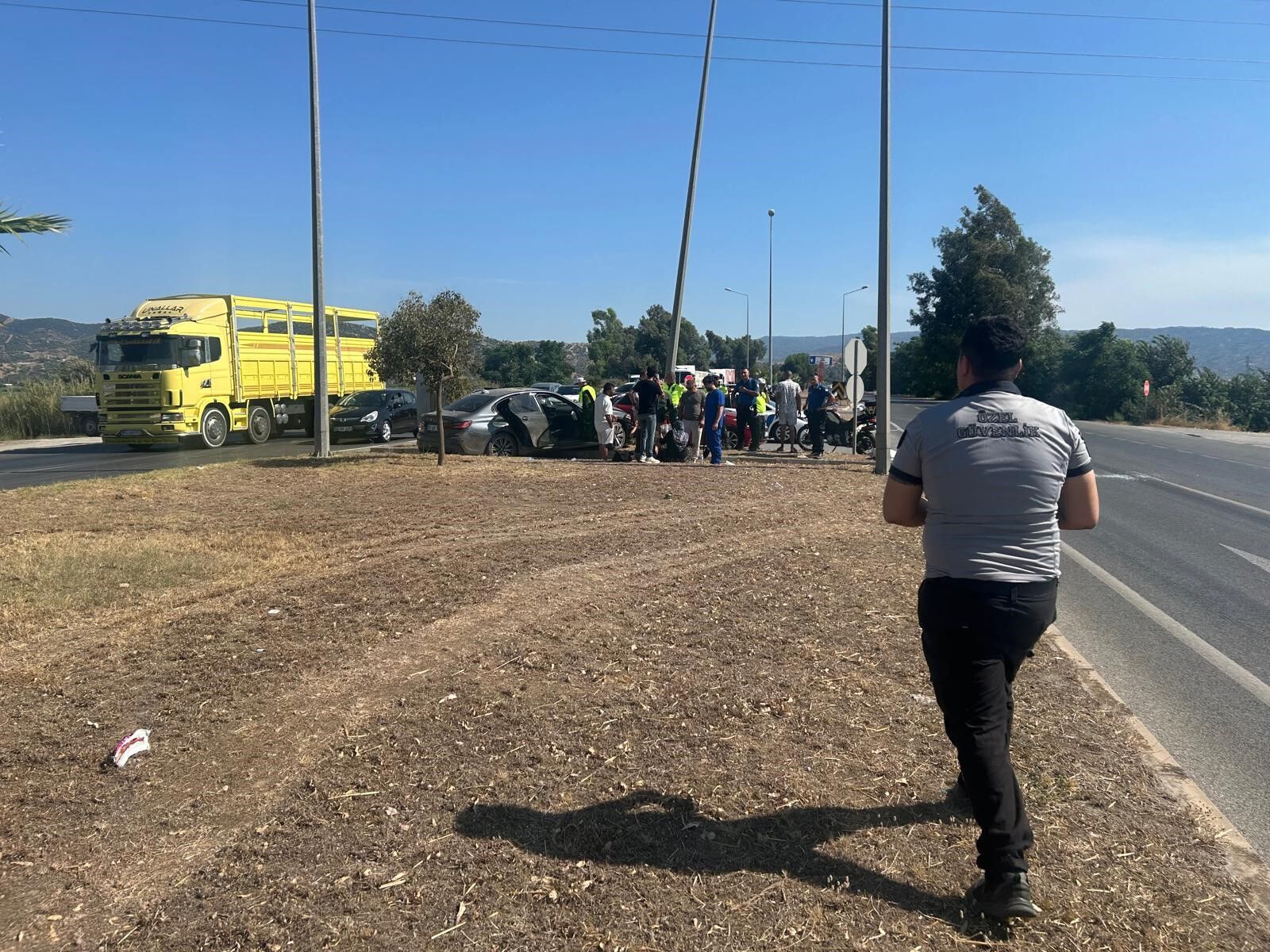 Aydın’da Otomobil Aydınlatma Direğine Çarptı (1)