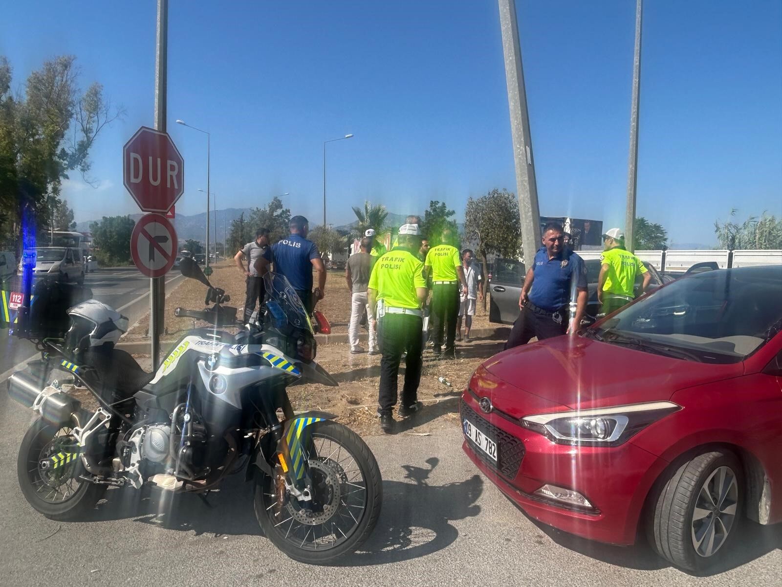Aydın’da Otomobil Aydınlatma Direğine Çarptı (3)
