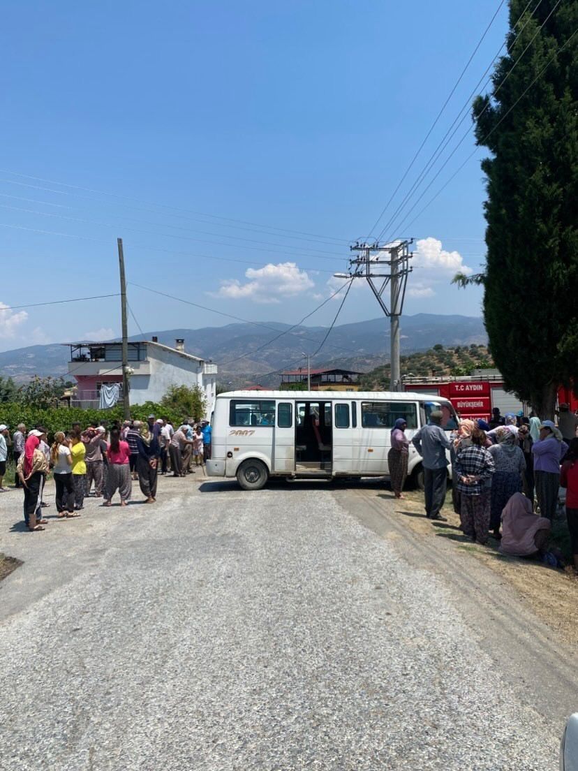 Bozdoğan’da Işçi Servisi Ile Otomobil Çarpıştı3 Yaralı (3)