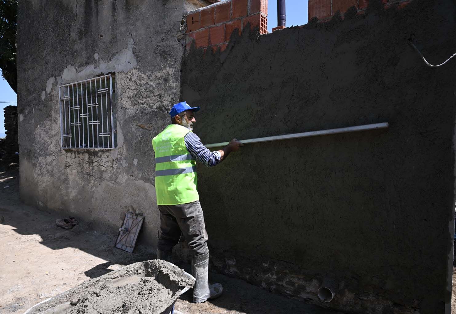 Çerçioğlu Talimat Verdi, Büyükşehir Ekipleri Ümmü Teyzenin Yardımına Koştu (4)