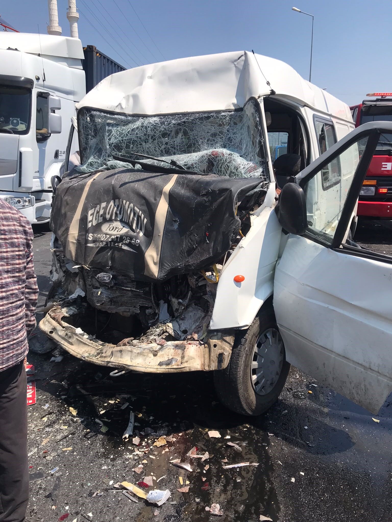 Aydın Buharkent’te Iki Minibüs Çarpıştı, Çok Sayıda Yaralı Var (1)