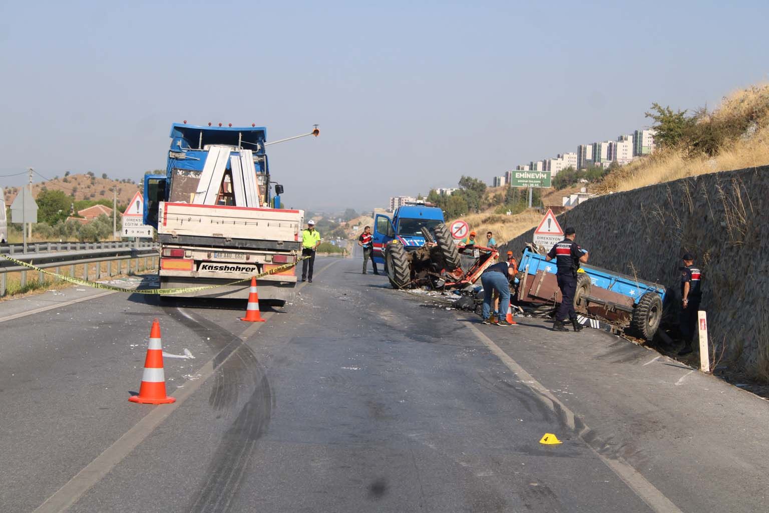 Aydın’daki Traktör Kazasında 1 Kişi Hayatını Kaybetti, 2 Kişi Yaralı (4)