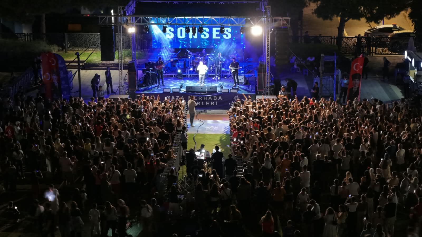 Başkan Çerçioğlu’ndan Mimar Sinan Park’ın Eşsiz Atmosferinde Yaz Konseri (7)