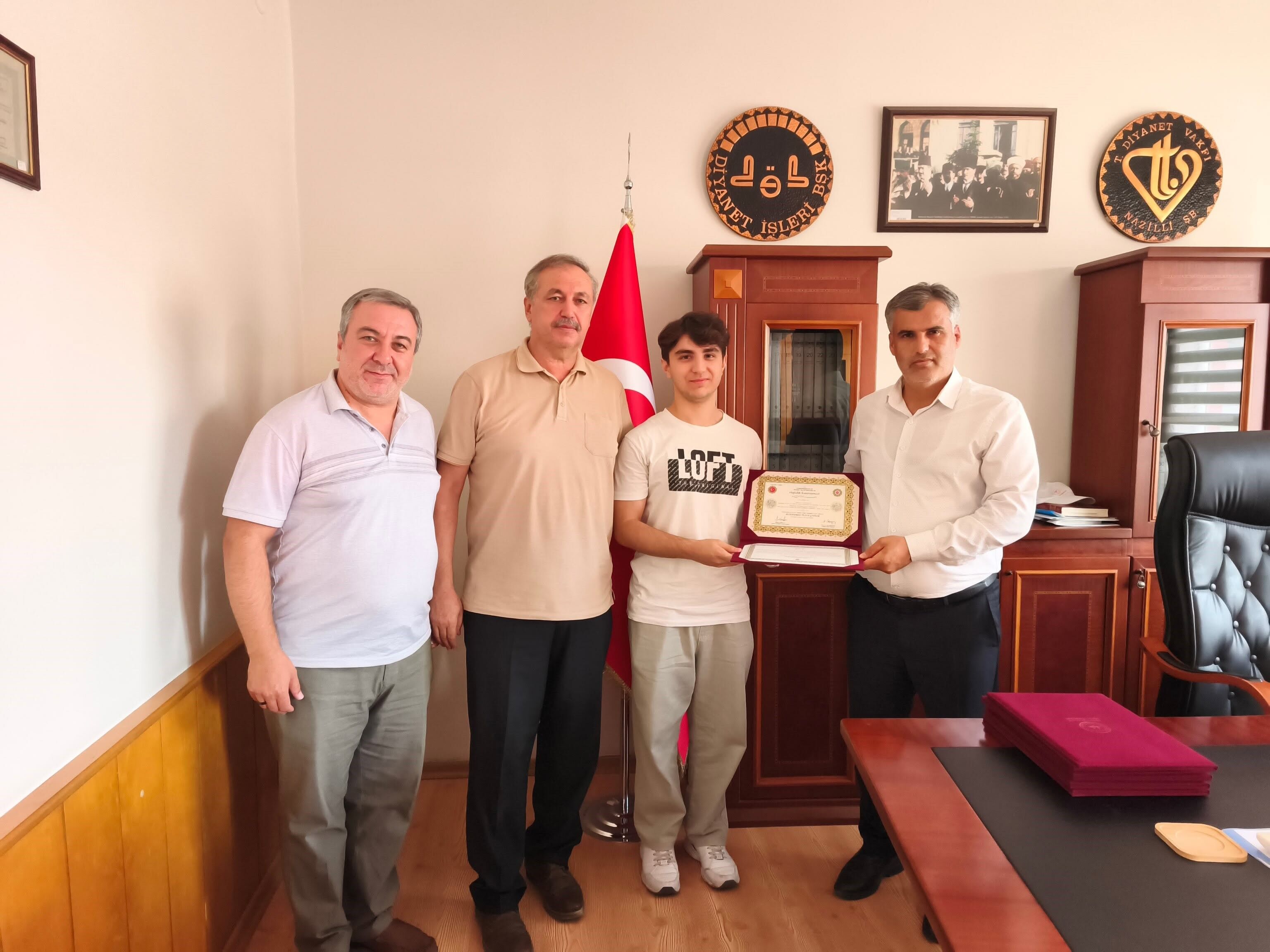Nazilli’de Hafızlığını Tamamlayan Öğrencilere Belgeleri Verildi (3)