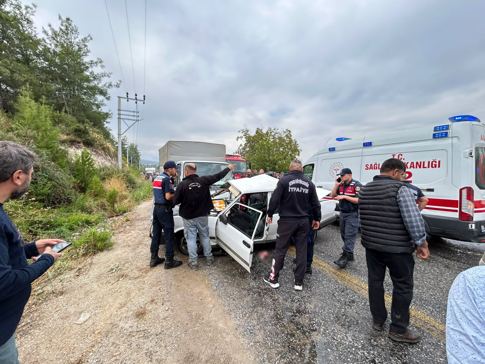 Aydın Bozdoğan’da Trafik Kazasında Hayatını Kaybeden Ve Yaralananlar Var (4)