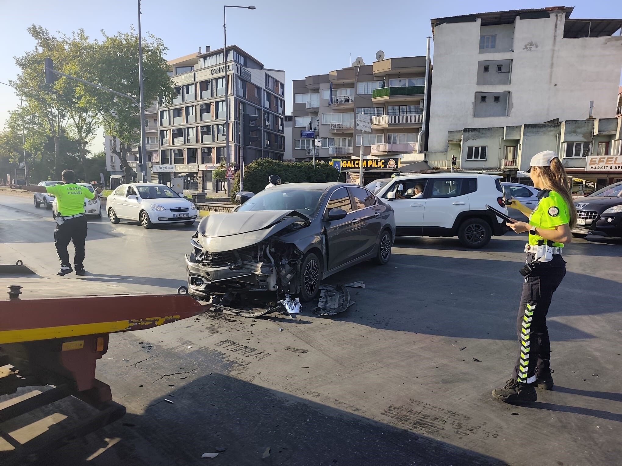 Aydın'daki kazada baba ve oğlu yaralandı