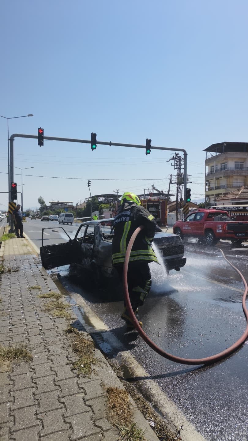 Nazilli’de Araç Kullanılamaz Hale Geldi (2)
