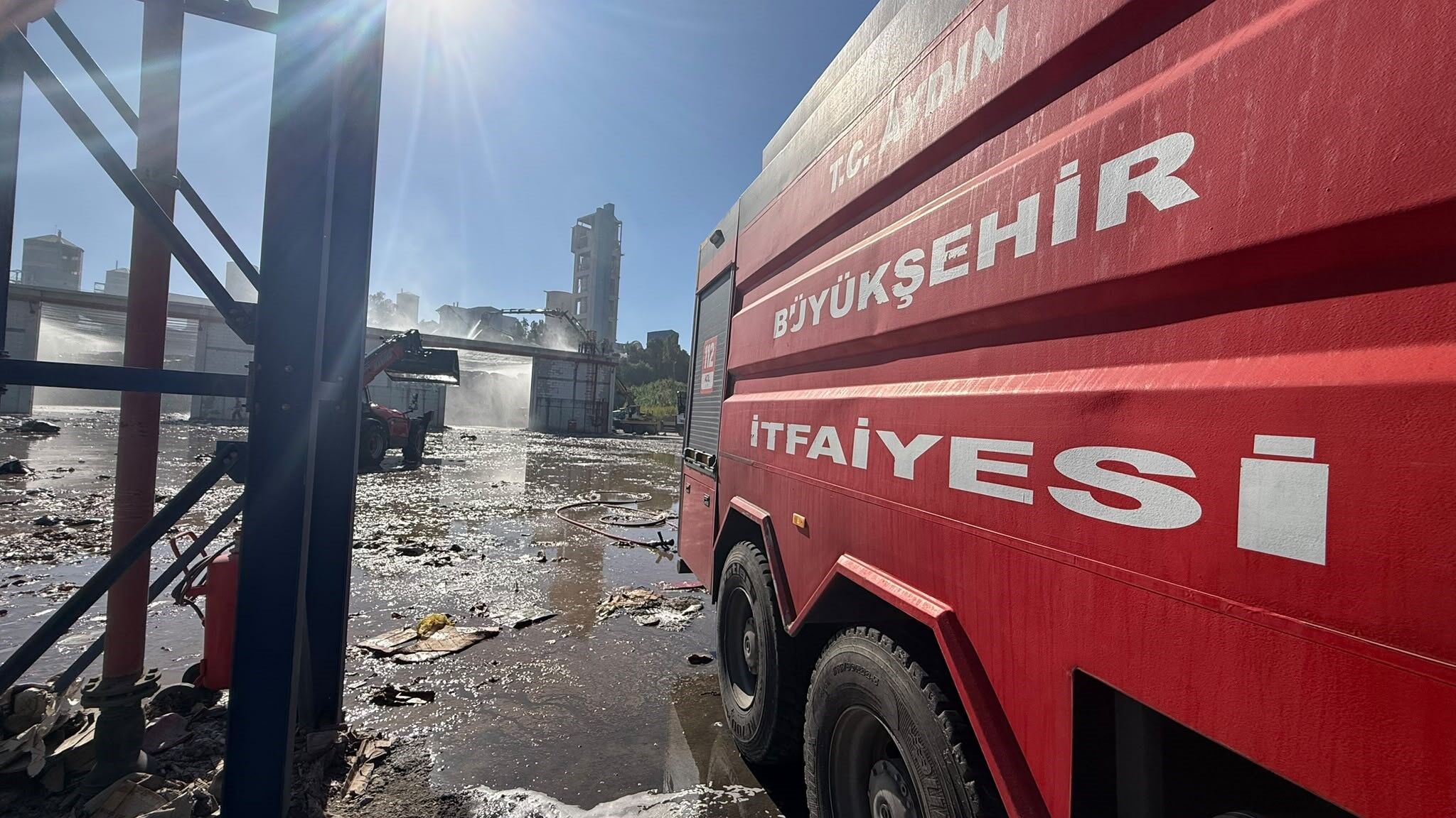 Söke’yi Canından Bezdiren Fabrikada Yine Yangın Çıktı (1)